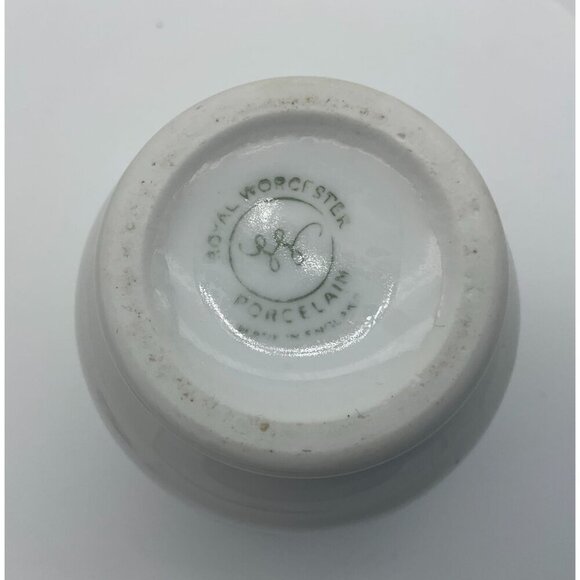 Royal Worcester White Lavinia Pattern Vintage Bone China Egg Coddler & Lid - Picture 4 of 7